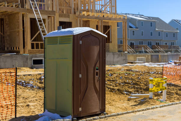 Portable Toilet Options We Offer in Roanoke, AL